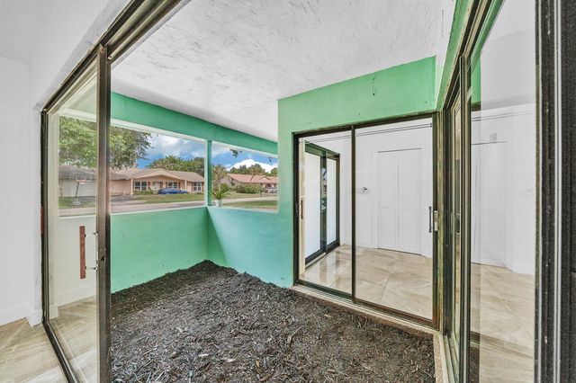 1941 SW 73rd Avenue, Plantation, FL 33317