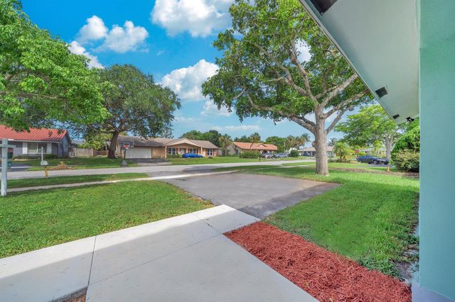 1941 SW 73rd Avenue, Plantation, FL 33317