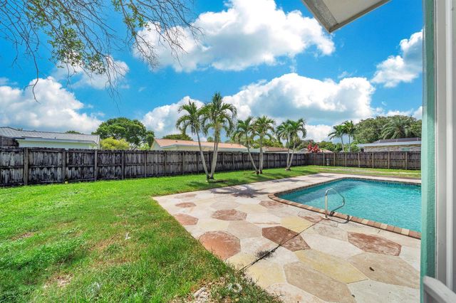 1941 SW 73rd Avenue, Plantation, FL 33317