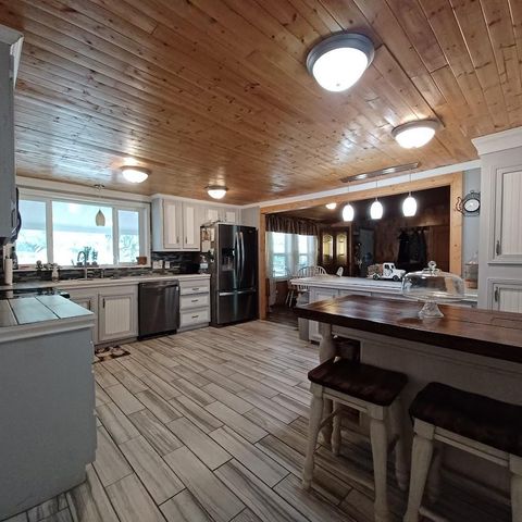 166 N Drew Lane, Kerrville, TX 78028