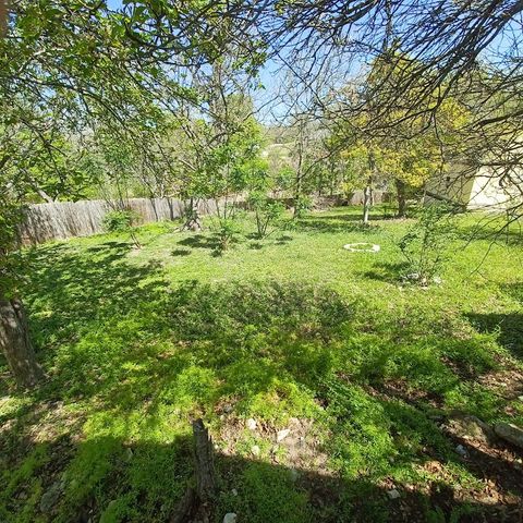 166 N Drew Lane, Kerrville, TX 78028