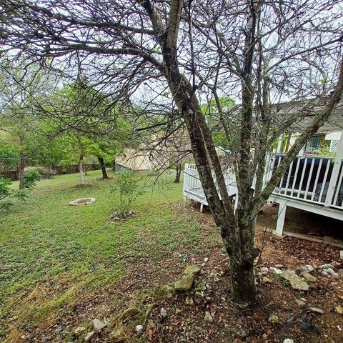 166 N Drew Lane, Kerrville, TX 78028