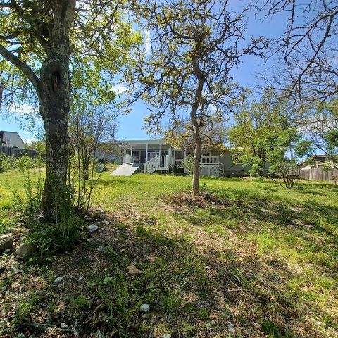 166 N Drew Lane, Kerrville, TX 78028