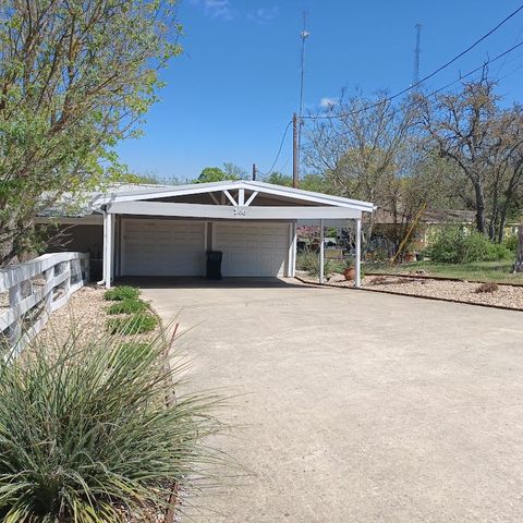 166 N Drew Lane, Kerrville, TX 78028
