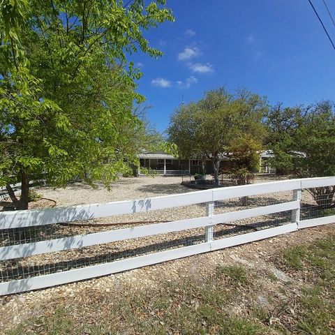 166 N Drew Lane, Kerrville, TX 78028