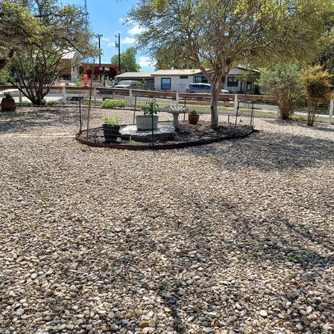 166 N Drew Lane, Kerrville, TX 78028