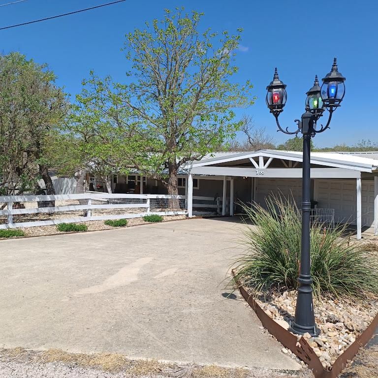 166 N Drew Lane, Kerrville, TX 78028