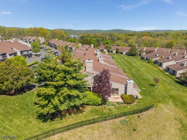 57 Overlook Dr, Union Twp., NJ 08809