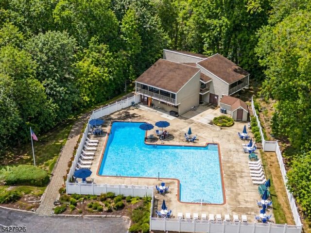 57 Overlook Dr, Union Twp., NJ 08809