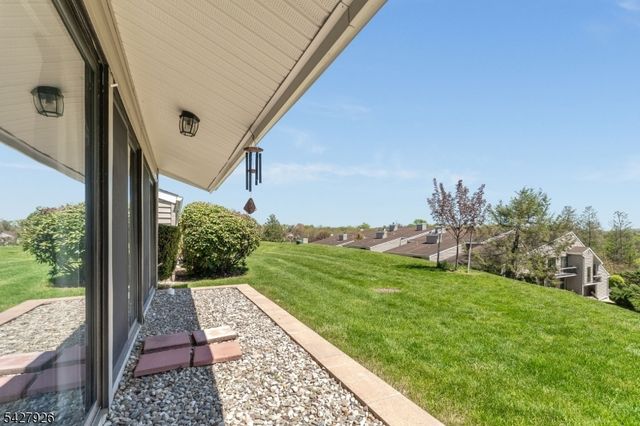 57 Overlook Dr, Union Twp., NJ 08809