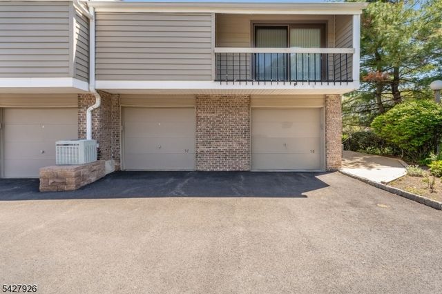 57 Overlook Dr, Union Twp., NJ 08809