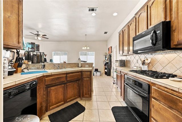 654 Mountain Mist Court, Bakersfield, CA 93308