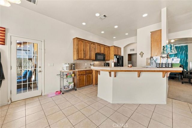 654 Mountain Mist Court, Bakersfield, CA 93308