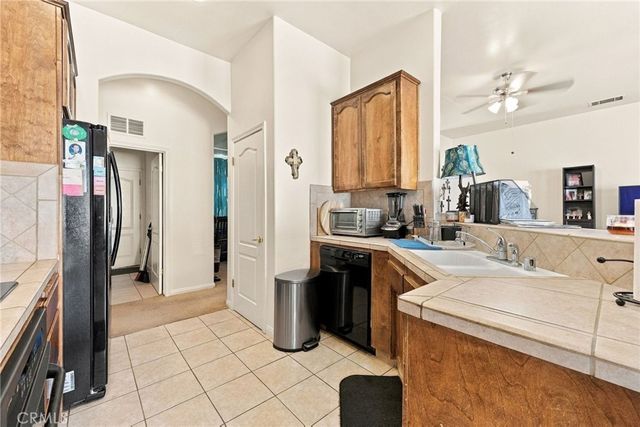 654 Mountain Mist Court, Bakersfield, CA 93308