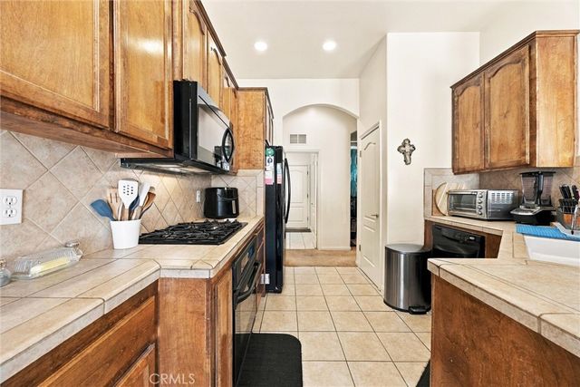 654 Mountain Mist Court, Bakersfield, CA 93308