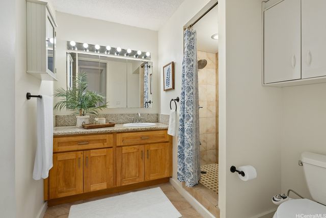 620 McCully Street 703, Honolulu, HI 96826