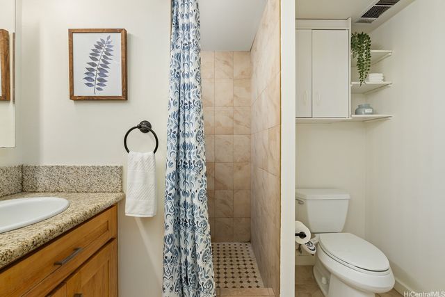 620 McCully Street 703, Honolulu, HI 96826