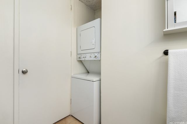 620 McCully Street 703, Honolulu, HI 96826