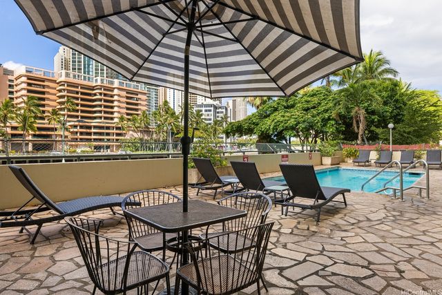 620 McCully Street 703, Honolulu, HI 96826