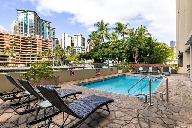 620 McCully Street 703, Honolulu, HI 96826