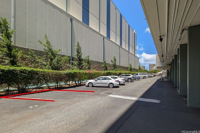 620 McCully Street 703, Honolulu, HI 96826