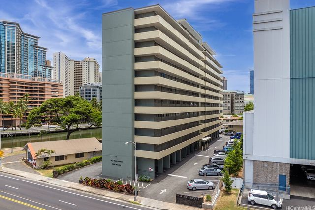 620 McCully Street 703, Honolulu, HI 96826