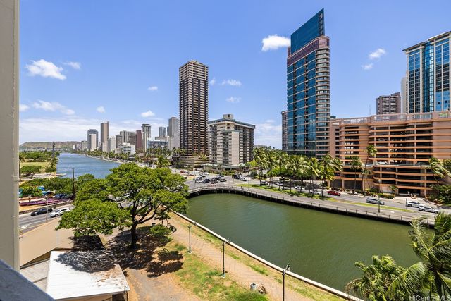 620 McCully Street 703, Honolulu, HI 96826