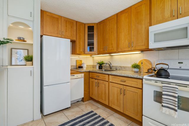 620 McCully Street 703, Honolulu, HI 96826