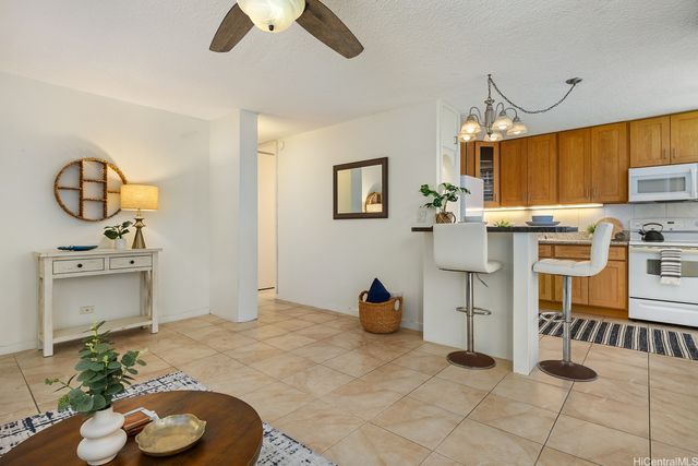 620 McCully Street 703, Honolulu, HI 96826
