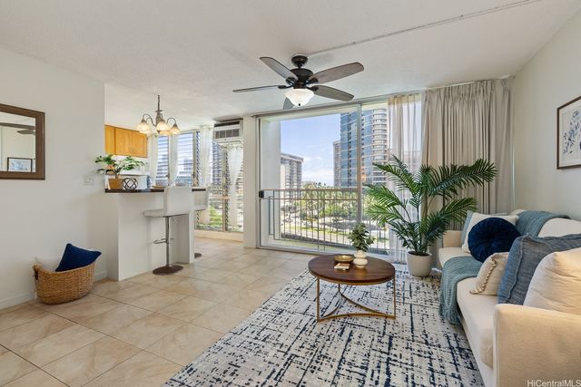 620 McCully Street 703, Honolulu, HI 96826