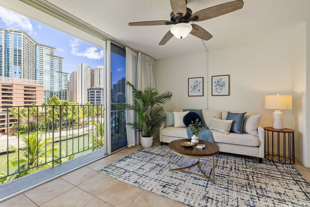 620 McCully Street 703, Honolulu, HI 96826