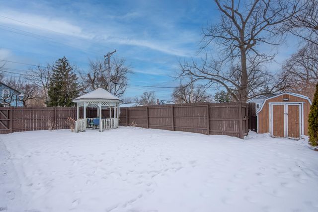 516 E North Street, Crown Point, IN 46307