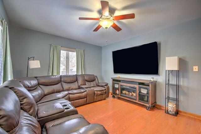 516 E North Street, Crown Point, IN 46307