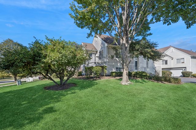 2401 Daybreak Court, Elgin, IL 60123