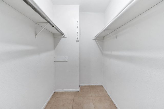 9616 Long Point Road 33, Houston, TX 77055