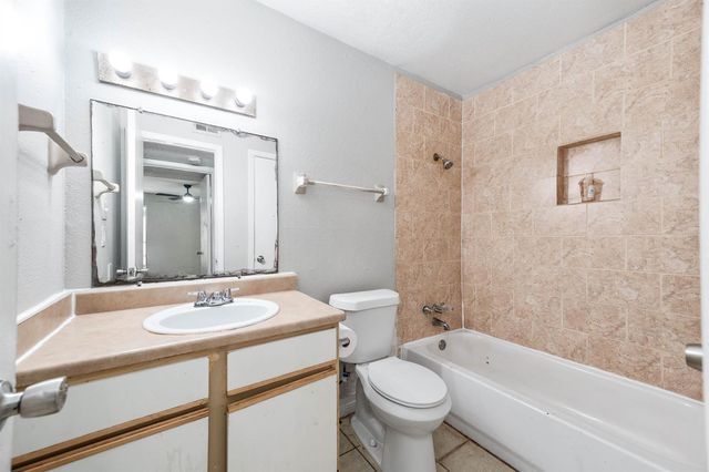 9616 Long Point Road 33, Houston, TX 77055
