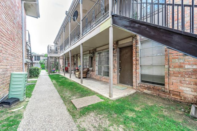 9616 Long Point Road 33, Houston, TX 77055