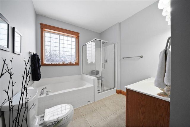 430 Oak Breeze Drive, Valparaiso, IN 46383