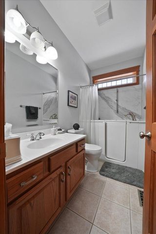 430 Oak Breeze Drive, Valparaiso, IN 46383