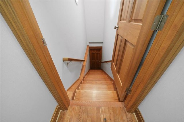 430 Oak Breeze Drive, Valparaiso, IN 46383