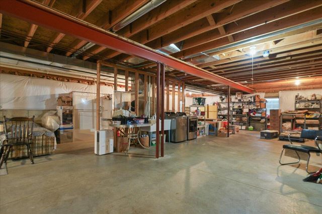 430 Oak Breeze Drive, Valparaiso, IN 46383