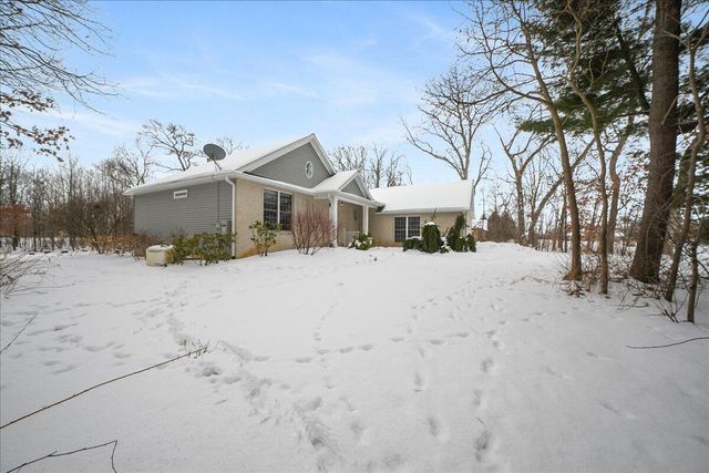 430 Oak Breeze Drive, Valparaiso, IN 46383