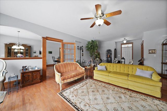 430 Oak Breeze Drive, Valparaiso, IN 46383