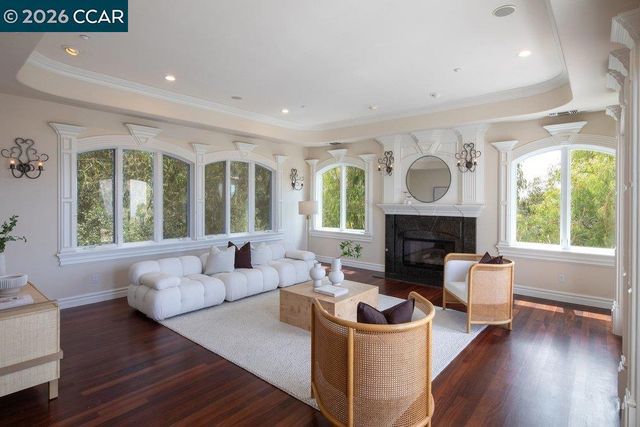 5606 La Salle Ave, Oakland, CA 94611