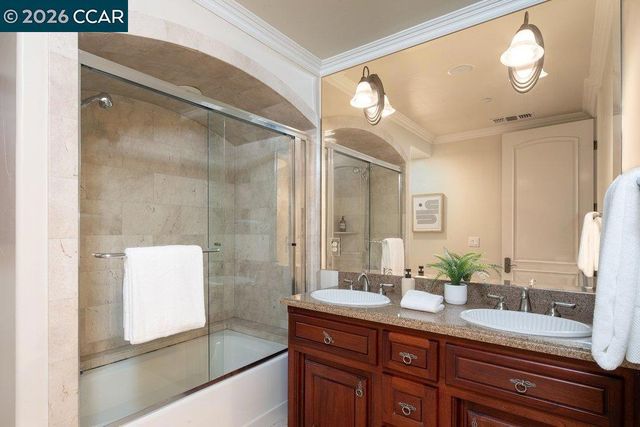 5606 La Salle Ave, Oakland, CA 94611