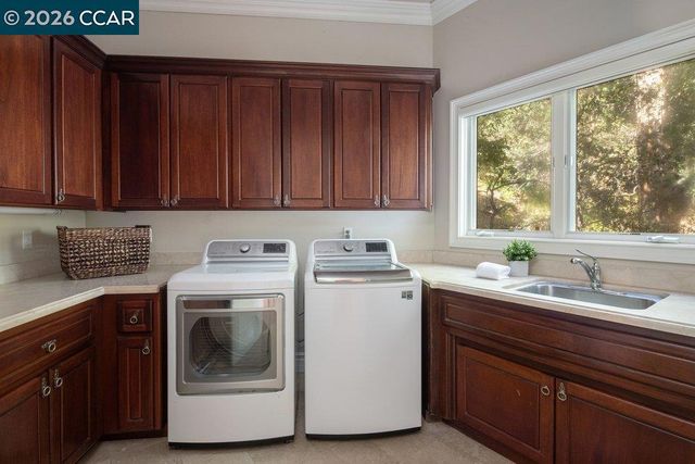 5606 La Salle Ave, Oakland, CA 94611