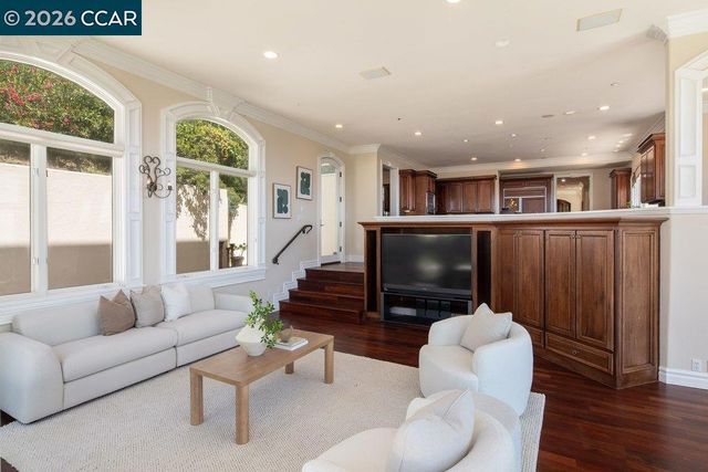 5606 La Salle Ave, Oakland, CA 94611