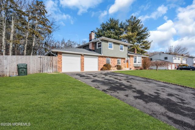 26 Westbrook Road, Howell, NJ 07731