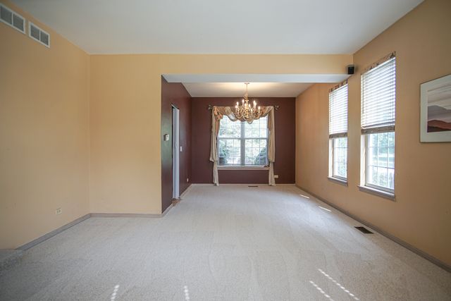 1961 Edinburgh Lane, Aurora, IL 60504