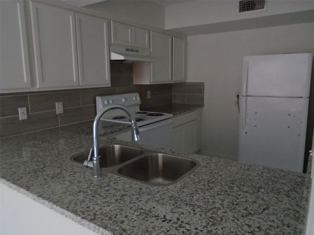 10938 Village Bend Lane, Houston, TX 77072